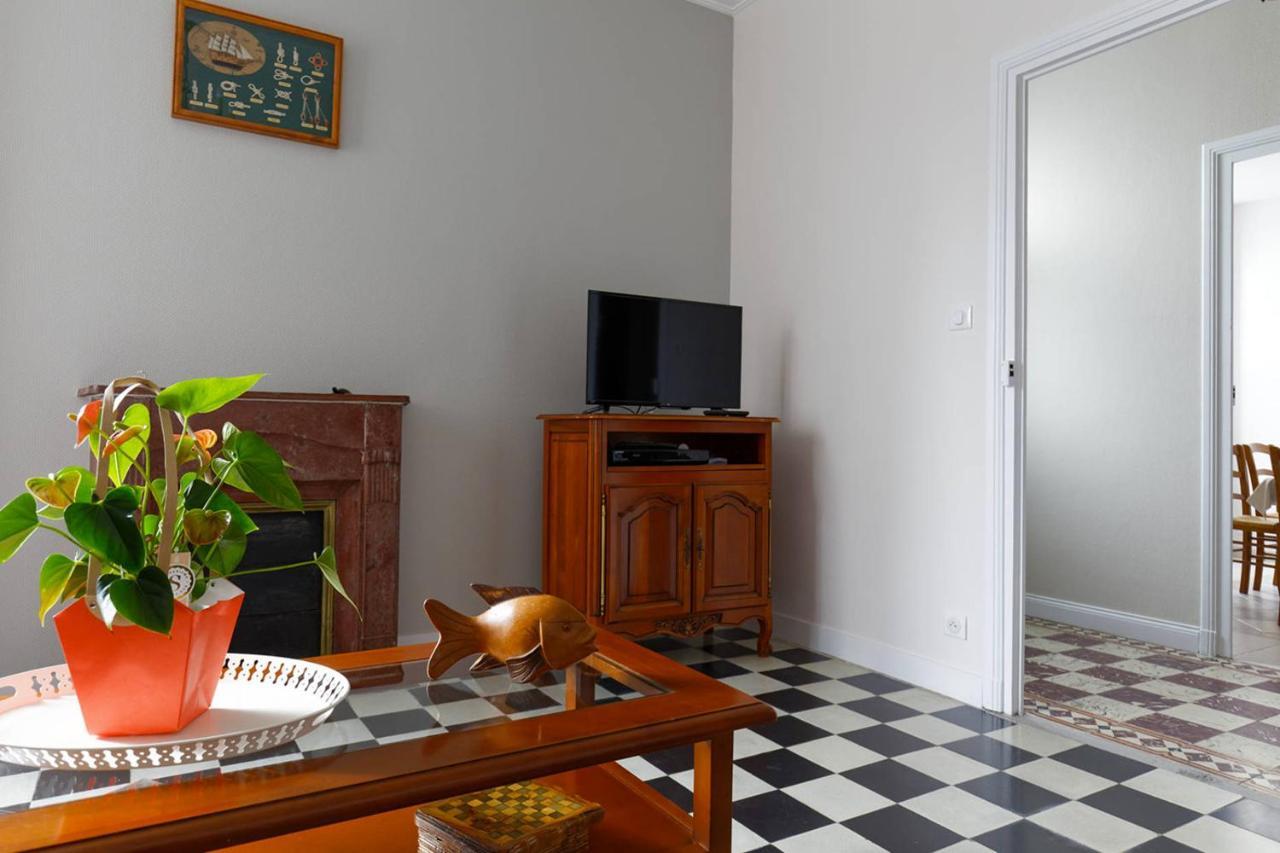 Le Cachet D'Une Maison De Centre-Bourg A Beauvoir-Sur-Mer Exterior photo