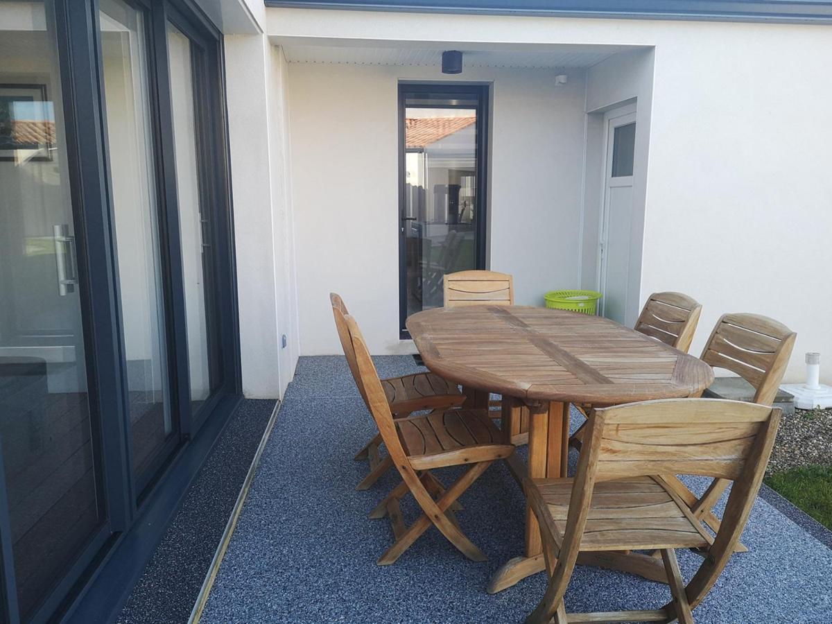 Le Cachet D'Une Maison De Centre-Bourg A Beauvoir-Sur-Mer Exterior photo